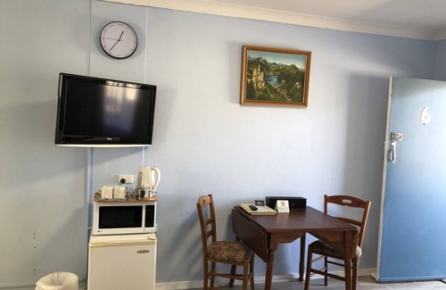 Murrurundi Hotel | Eco-Friendly Valley View Motel with Pool & Breakfast