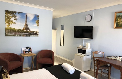 Murrurundi Hotel | Eco-Friendly Valley View Motel with Pool & Breakfast