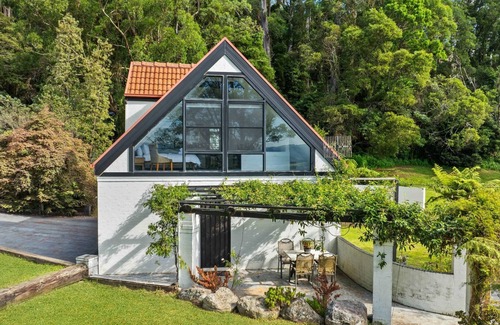 Beaumont House | Cozy Valley View Studio in Beautiful Kangaroo Valley