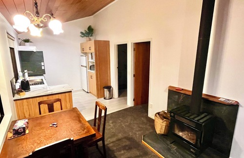 Waiatarua House | Family-Friendly Valley Views Home with Kitchen Amenities