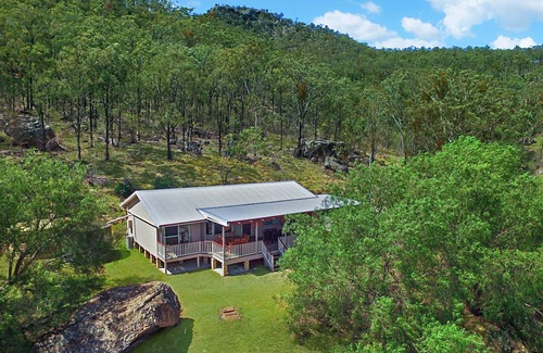 Broke House | Scenic Valley Retreat with Wine Tasting & Family Amenities