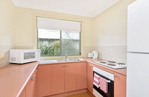 Kangaroo Valley House | Valley Vista: Family-Friendly Villa with Golf Course Views