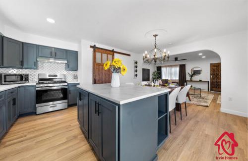 North Valley House | Discover Modern Comfort at ValleyVibe in North Valley