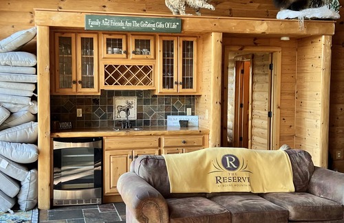 Boyne Falls Cabin | Unforgettable Valleyview Lodge at Boyne Mountain Awaits