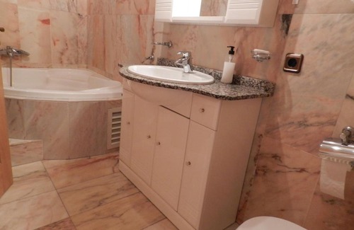 La Massana Apartment | Family-Friendly Vallnord La Massana with Hot Tub Bliss