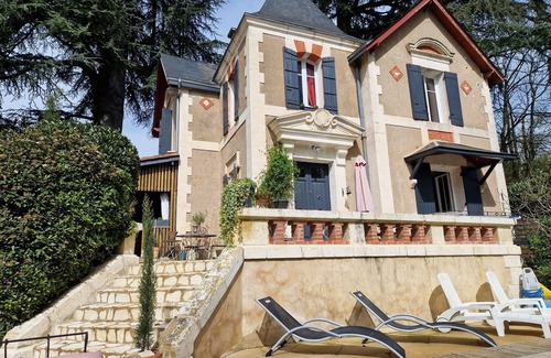 Sainte-Alvere Villa | Vallombreuse Cozy Room with Park View and Great Amenities