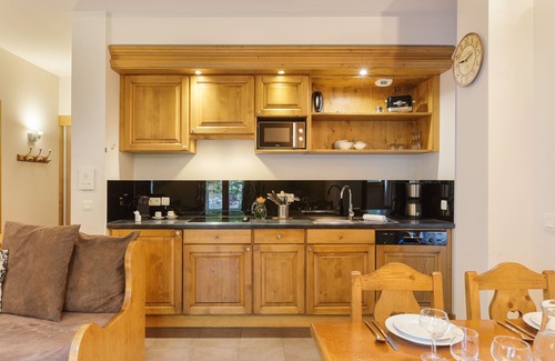 Vallorcine Apartment | Vallorcine Buet: Ski-In/Ski-Out Retreat with Family Amenities