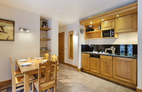 Vallorcine Apartment | Vallorcine Buet: Ski-In/Ski-Out with Pool & Breakfast