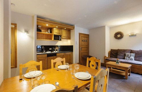 Vallorcine Apartment | Vallorcine Buet: Ski-In/Ski-Out with Pool & Breakfast