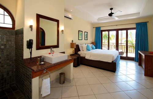 Mahe Island Hotel | Valmer Resort: Ocean View Retreat with Pool and Spa