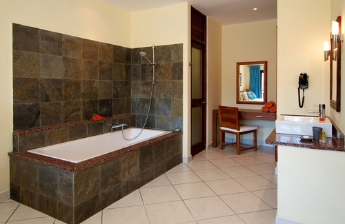 Mahe Island Hotel | Valmer Resort: Ocean View Retreat with Pool and Spa