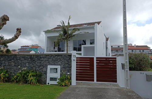 Praia da Vitoria Apartment | Valmoa T4: Oceanfront Bliss with Breakfast and Kids Welcome