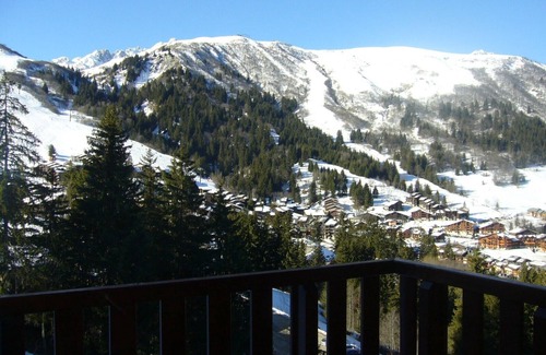 Les Avanchers-Valmorel Apartment | Valmorel: Ski-in/Ski-out Studio for 4 with Kitchen Access