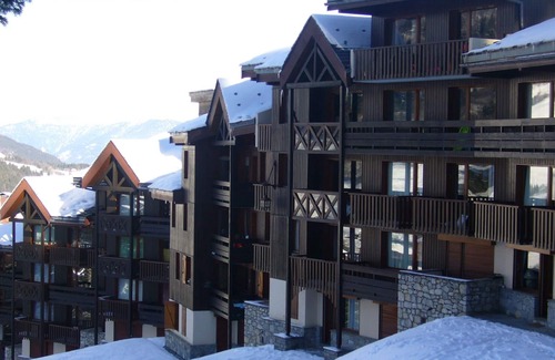 Les Avanchers-Valmorel Apartment | Valmorel: Ski-in/Ski-out Studio for 4 with Kitchen Access