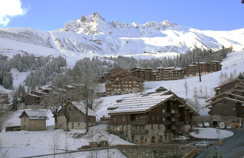 Les Avanchers-Valmorel Apartment | Cozy Valmorel Apartment with Terrace & Guest Rated 9.8