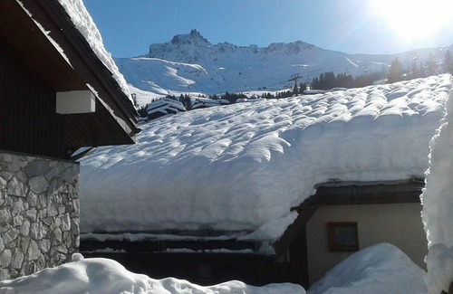 Les Avanchers-Valmorel Apartment | Cozy Valmorel Apartment with Terrace & Guest Rated 9.8