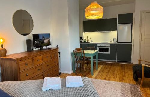 Keskinen District Apartment | Inviting Home in Vallilassa with Pet-Friendly Amenities