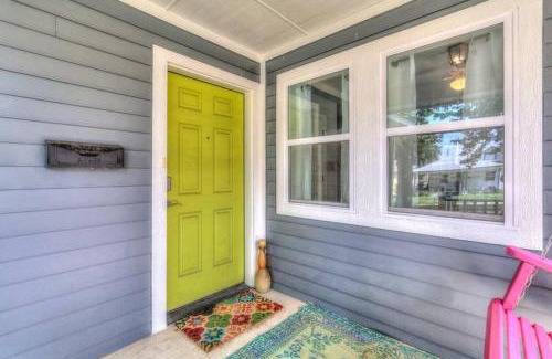 Central Oklahoma City House | Discover Vals Eclectic Classen Cottage - Rated 9.3/10