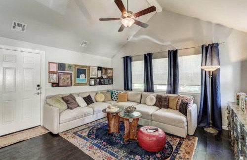 Central Oklahoma City House | Discover Vals Eclectic Classen Cottage - Rated 9.3/10