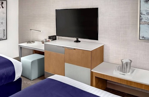 Gateway District Hotel | Budget-Friendly Retreat with Pools, Game Room & Parking