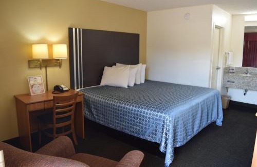 Blanks Hotel | Budget-Friendly Value Inn - Livonia: Pet Friendly & Family Fun