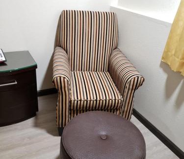 Salina Hotel | Budget-Friendly Value Inn & Suites Salina for Families & Pets