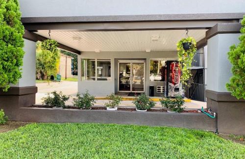 Gainesville Hotel | Comfortable Value Lodge in Gainesville with Family-Friendly Dining