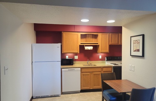 Maryland Heights Apartment | Discover Comfort at Craigshire Suites with Family-Friendly Amenities
