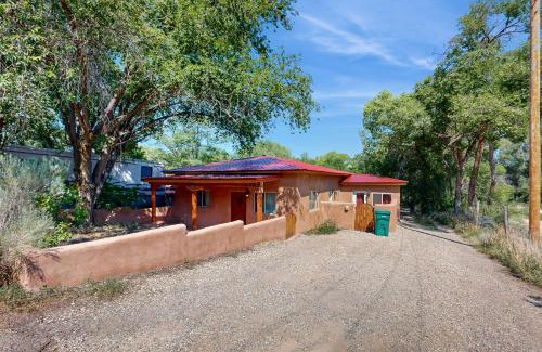 Taos House | Valverdo Oasis: Family-Friendly Retreat Awaits You