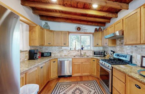 Taos House | Valverdo Oasis: Family-Friendly Retreat Awaits You