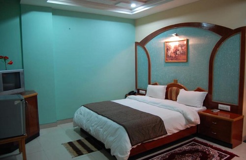 Barmer Hotel | Family-Friendly Stay at Vamoose Kalinga Palace with Breakfast