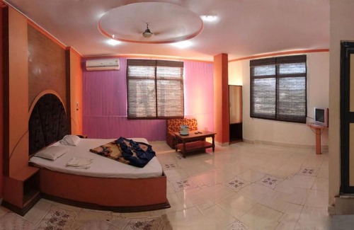 Pachmarhi Hotel | Budget-Friendly Stay at Vamoose Natraj with Breakfast