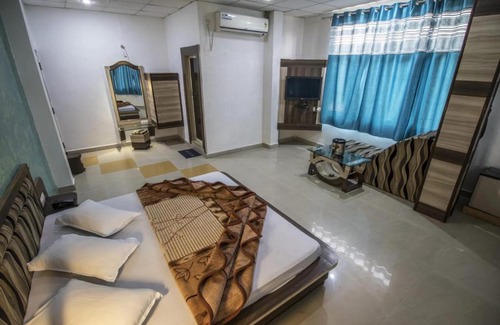 Pachmarhi Hotel | Budget-Friendly Stay at Vamoose Natraj with Breakfast