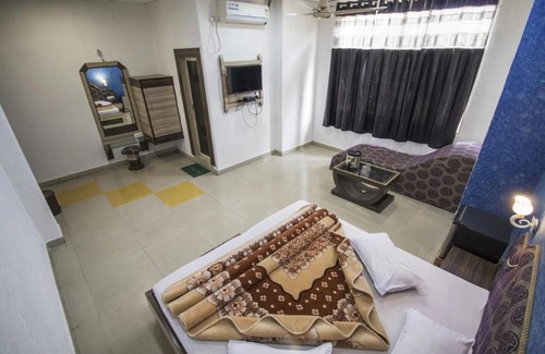 Pachmarhi Hotel | Budget-Friendly Stay at Vamoose Natraj with Breakfast