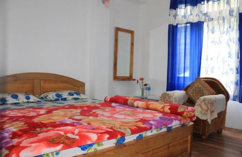 Rishop House | Cozy Vamoose Olive: Family-Friendly Stay with Breakfast