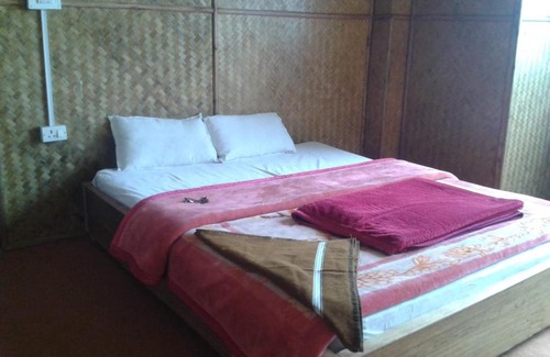 Lepchajagat House | Discover Vamoose Salakha: Child-Friendly Budget Retreat
