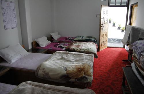 Ravangla House | Cozy Vamoose Sherpa Homestay with Kitchen & Restaurant
