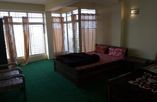 Ghoom House | Family-Friendly Vamoose Silver Pine Homestay Retreat