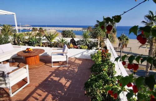 Carboneras Apartment | Experience Oceanfront Bliss at ¡VAMOS A LA PLAYA 2!