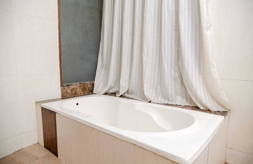 Sector 40 Hotel | Vamsor Heights