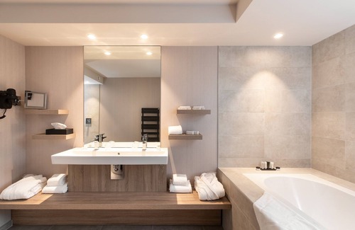 Nivelles Hotel | Relax at Van der Valk Hotel Nivelles with Pool & Spa