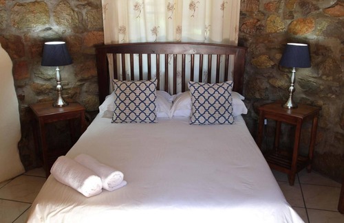 Philippolis Bed & Breakfast | Top-Rated Van Zylsvlei B&B with Pool and Family Amenities