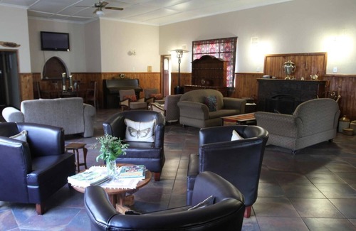 Philippolis Bed & Breakfast | Top-Rated Van Zylsvlei B&B with Pool and Family Amenities