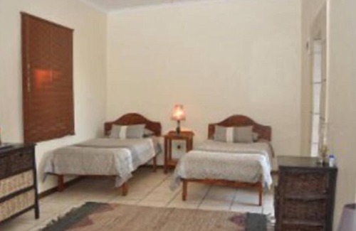 Philippolis Bed & Breakfast | Top-Rated Van Zylsvlei B&B with Pool and Family Amenities