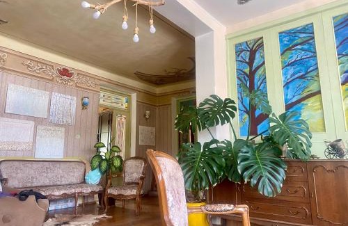 Vanadzor House | Vanadzor Family Art House