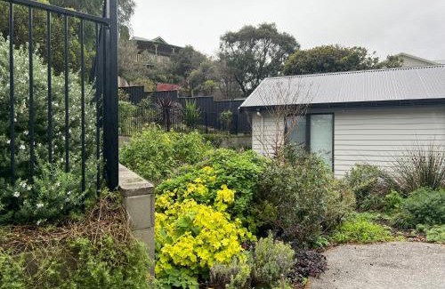 Albany House | Relax at Vancouver's End: Family-Friendly BnB with Hot Tub