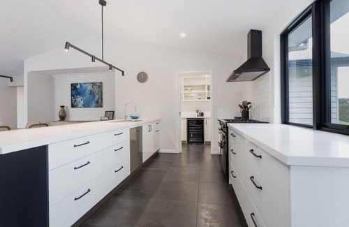 Albany House | Discover Vancouver's End: Family-Friendly Comfort Awaits