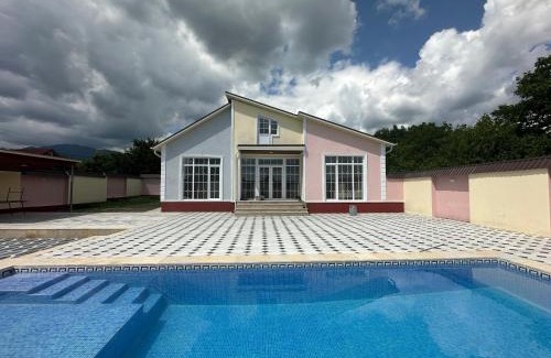 Gabala Apartment | Vandam Moonlight Villa: Relaxing Retreat with Pool & Pets