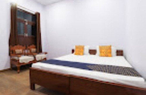 Hardoi House | Budget-Friendly Stay at Vandana Guest House with Breakfast