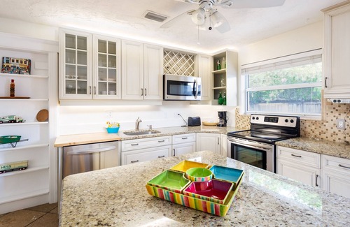 Naples Park House | Beachfront Retreat at Vanderbilt Beach with Spa & Breakfast